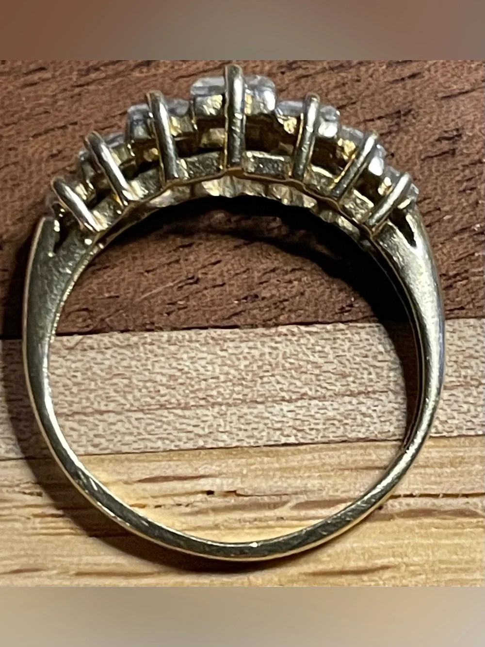 Stamped 10KT Yellow Gold and  7 stone CZ Princess cut ring. Size 7 stunning - Picture 5 of 16
